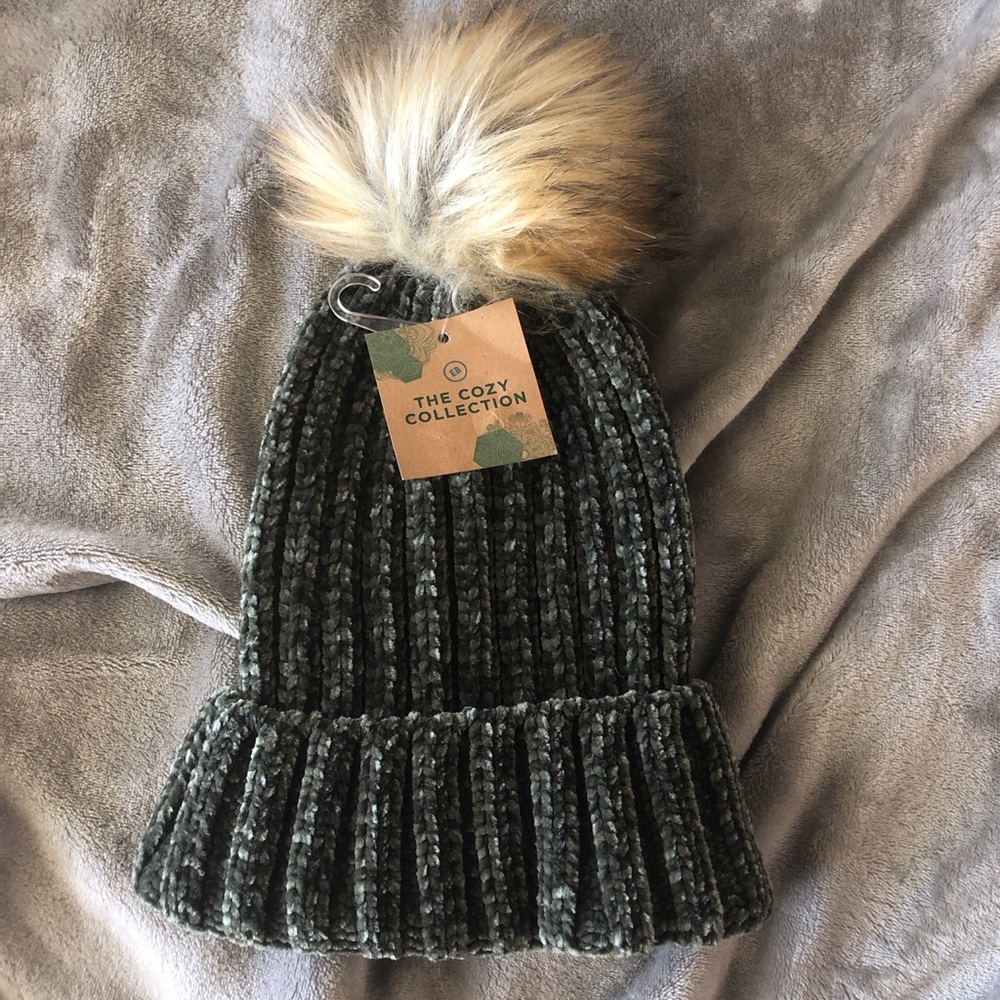 Brand new Earthbound cozy collection beanie(: 🌲